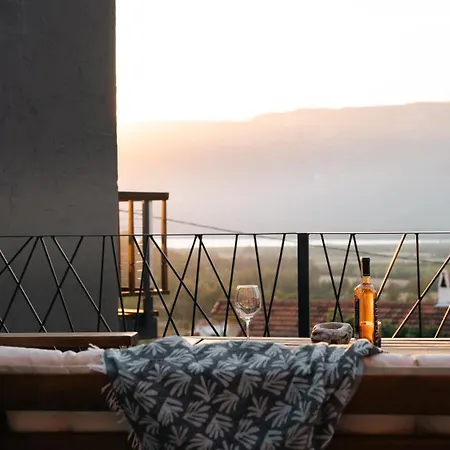 Lägenhetshotell Kikonia Art & *