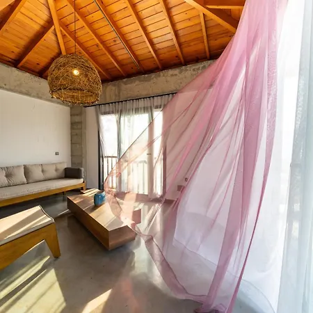 Lägenhetshotell Kikonia Art & *