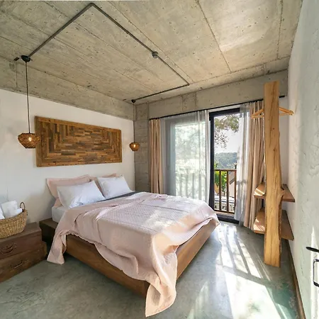 Kikonia Art & Lägenhetshotell *