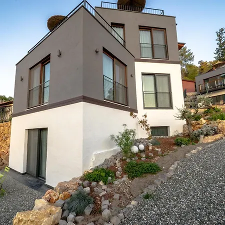 Lägenhetshotell Kikonia Art & *