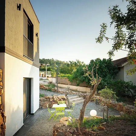 Kikonia Art & Lägenhetshotell *