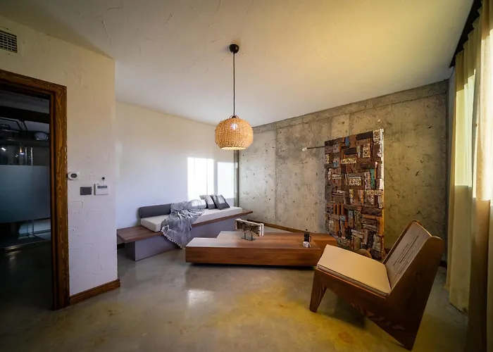 Kikonia Art & Apartmanhotel *