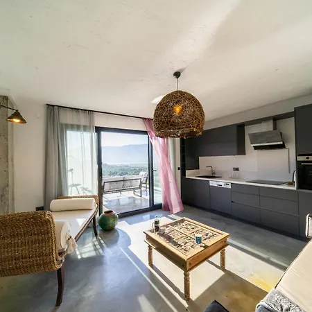 מלון דירות Kikonia Art & *